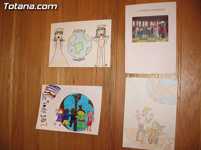 EL CONCEJAL DE SERVICIOS AL CIUDADANO ENTREGA LOS PREMIOS DEL CONCURSO DE DIBUJO Y FOTOGRAFÍA TOTANA MULTICULTURAL - 7