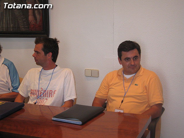 LOS CONCEJALES DE DEPORTES Y DE TURISMO RECIBIERON EN UN ACTO INSTUCIONAL A LAS DELEGACIONES DE LOS PARTICIPANTES EN LA COPA DEL SOL 2006 - 17