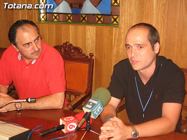 LOS CONCEJALES DE DEPORTES Y DE TURISMO RECIBIERON EN UN ACTO INSTUCIONAL A LAS DELEGACIONES DE LOS PARTICIPANTES EN LA COPA DEL SOL 2006 - 21