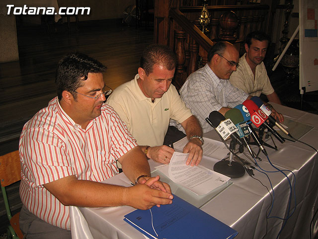 EL AYUNTAMIENTO Y LA ORDEN DE HERMANOS CAPUCHINOS SUSCRIBEN UN CONVENIO PARA ACOMETER OBRAS DE REMODELACIN EN EL CONVENTO DE LAS TRES AVEMARAS Y SU ENTORNO - 12