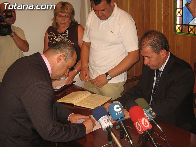 SE CELEBRA EL ACTO DE TOMA DE POSESIÓN DE LOS SIETE NUEVOS AGENTES Y EL OFICIAL DE LA POLICÍA LOCAL DE TOTANA - 15