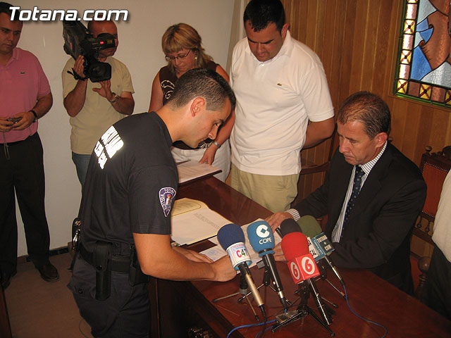 SE CELEBRA EL ACTO DE TOMA DE POSESIÓN DE LOS SIETE NUEVOS AGENTES Y EL OFICIAL DE LA POLICÍA LOCAL DE TOTANA - 18