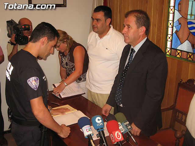 SE CELEBRA EL ACTO DE TOMA DE POSESIÓN DE LOS SIETE NUEVOS AGENTES Y EL OFICIAL DE LA POLICÍA LOCAL DE TOTANA - 19