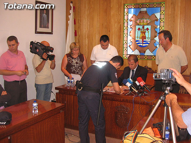 SE CELEBRA EL ACTO DE TOMA DE POSESIÓN DE LOS SIETE NUEVOS AGENTES Y EL OFICIAL DE LA POLICÍA LOCAL DE TOTANA - 79