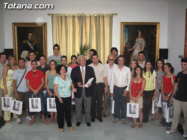 SE PRESENTA EL III ENCUENTRO DE JÓVENES DISEÑADORES Y ARTESANOS DE TOTANA; EN EL QUE SE DAN CITA ALUMNOS DE MADRID, ALCOY Y MURCIA Y ADQUIERE CARÁCTER INTERNACIONAL - 10
