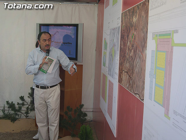 AUTORIDADES LOCALES, CLUBES Y DEPORTISTAS COLOCAN LA PRIMERA PIEDRA DE LA FUTURA CIUDAD DEPORTIVA SIERRA ESPUÑA EN EL PARAJE DE LA TIRA DEL LIENZO - 24