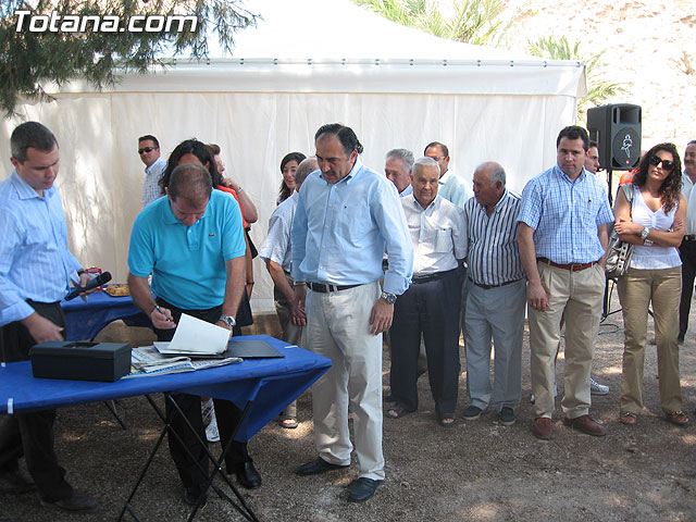 AUTORIDADES LOCALES, CLUBES Y DEPORTISTAS COLOCAN LA PRIMERA PIEDRA DE LA FUTURA CIUDAD DEPORTIVA SIERRA ESPUÑA EN EL PARAJE DE LA TIRA DEL LIENZO - 26