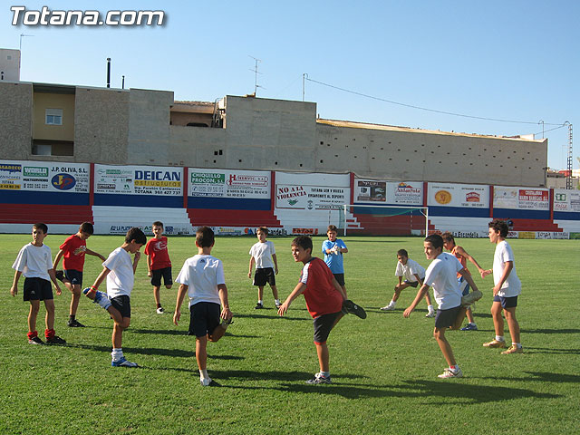 SE PRESENTAN LOS EQUIPOS DE TOTANA QUE PARTICIPAN EN EL TORNEO DE FÚTBOL 7 DE PEÑAS EN BARCELONA - 5
