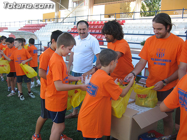 SE PRESENTAN LOS EQUIPOS DE TOTANA QUE PARTICIPAN EN EL TORNEO DE FÚTBOL 7 DE PEÑAS EN BARCELONA - 14