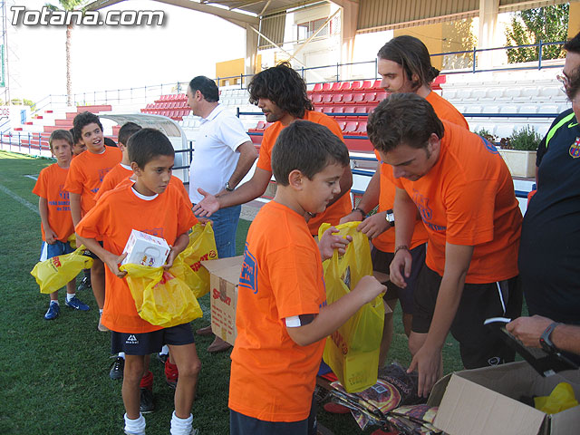 SE PRESENTAN LOS EQUIPOS DE TOTANA QUE PARTICIPAN EN EL TORNEO DE FÚTBOL 7 DE PEÑAS EN BARCELONA - 25