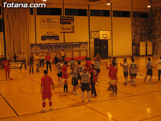 CERCA DE 400 PERSONAS ASISTEN AL PARTIDO AMISTOTO Y BENÉFICO QUE DISPUTARON EL POZO F.S. Y C.F.S. MOESA CAPUCHINOS EN EL PABELLÓN DE DEPORTES MANOLO IBÁÑEZ - 7