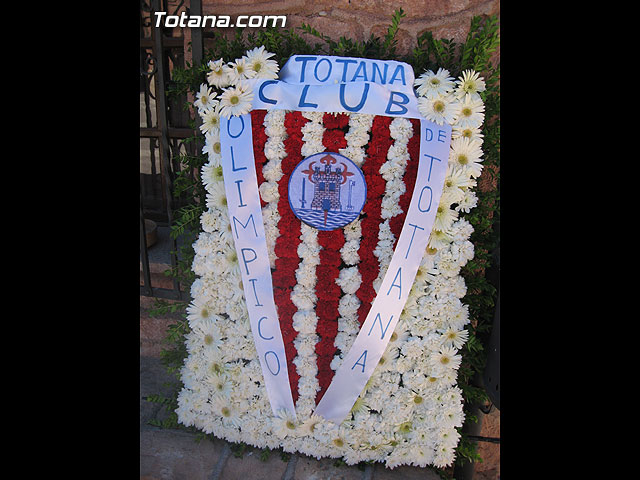 EL OLMPICO DE TOTANA REALIZ UNA OFRENDA FLORAL A LA PATRONA DE TOTANA, SANTA EULALIA. - 7