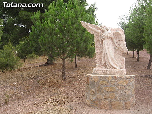 SE REHABILITAN LAS SEIS LTIMAS ESCULTURAS DEL VIA CRUCIS DE LA SANTA Y EL MONUMENTO PRINCIPAL DEL CORAZN DE JESS DE TOTANA - 3