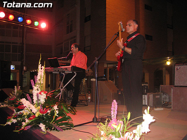 FINALIZAN LAS FIESTAS DEL CENTRO MUNICIPAL DE PERSONAS MAYORES CON LA DEGUSTACIN DE LA PAELLA POPULAR EN LA PLAZA BALSA VIEJA QUE CONGREG A CENTENARES DE SOCIOS Y MAYORES - 1