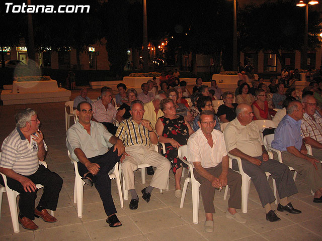 FINALIZAN LAS FIESTAS DEL CENTRO MUNICIPAL DE PERSONAS MAYORES CON LA DEGUSTACIÓN DE LA PAELLA POPULAR EN LA PLAZA BALSA VIEJA QUE CONGREGÓ A CENTENARES DE SOCIOS Y MAYORES - 2