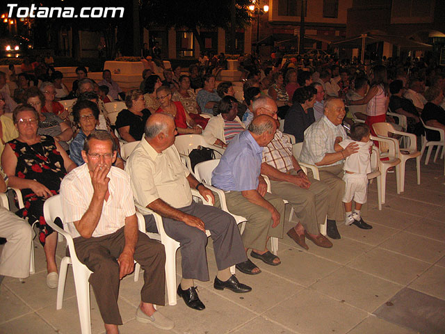 FINALIZAN LAS FIESTAS DEL CENTRO MUNICIPAL DE PERSONAS MAYORES CON LA DEGUSTACIN DE LA PAELLA POPULAR EN LA PLAZA BALSA VIEJA QUE CONGREG A CENTENARES DE SOCIOS Y MAYORES - 3