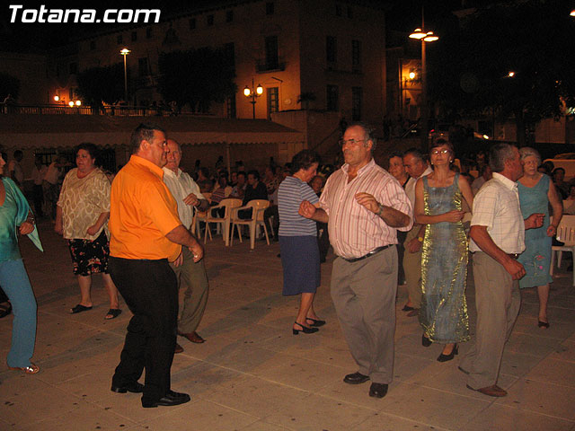 FINALIZAN LAS FIESTAS DEL CENTRO MUNICIPAL DE PERSONAS MAYORES CON LA DEGUSTACIN DE LA PAELLA POPULAR EN LA PLAZA BALSA VIEJA QUE CONGREG A CENTENARES DE SOCIOS Y MAYORES - 8