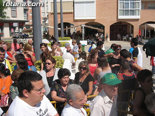 FINALIZAN LAS FIESTAS DEL CENTRO MUNICIPAL DE PERSONAS MAYORES CON LA DEGUSTACIÓN DE LA PAELLA POPULAR EN LA PLAZA BALSA VIEJA QUE CONGREGÓ A CENTENARES DE SOCIOS Y MAYORES - 18