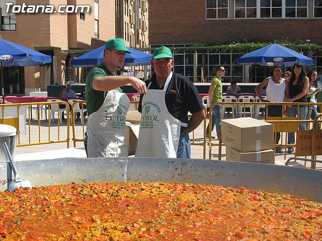 FINALIZAN LAS FIESTAS DEL CENTRO MUNICIPAL DE PERSONAS MAYORES CON LA DEGUSTACIN DE LA PAELLA POPULAR EN LA PLAZA BALSA VIEJA QUE CONGREG A CENTENARES DE SOCIOS Y MAYORES - 20