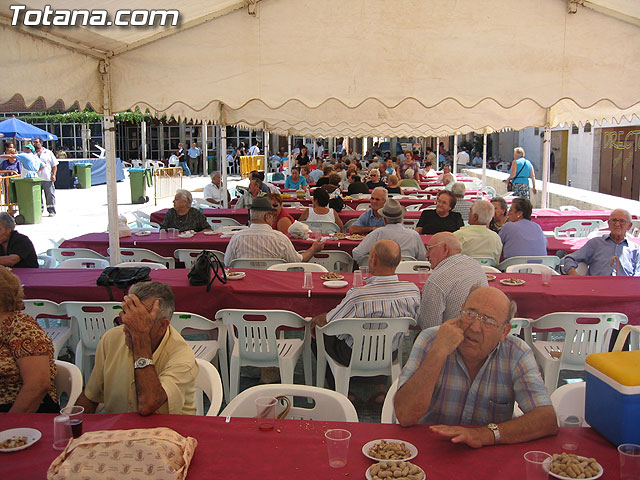 FINALIZAN LAS FIESTAS DEL CENTRO MUNICIPAL DE PERSONAS MAYORES CON LA DEGUSTACIÓN DE LA PAELLA POPULAR EN LA PLAZA BALSA VIEJA QUE CONGREGÓ A CENTENARES DE SOCIOS Y MAYORES - 21