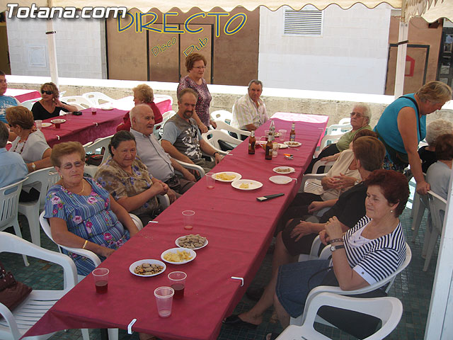 FINALIZAN LAS FIESTAS DEL CENTRO MUNICIPAL DE PERSONAS MAYORES CON LA DEGUSTACIÓN DE LA PAELLA POPULAR EN LA PLAZA BALSA VIEJA QUE CONGREGÓ A CENTENARES DE SOCIOS Y MAYORES - 24