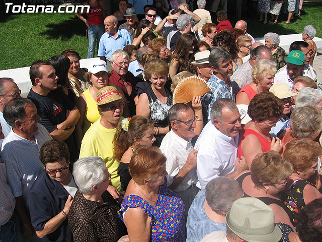 FINALIZAN LAS FIESTAS DEL CENTRO MUNICIPAL DE PERSONAS MAYORES CON LA DEGUSTACIN DE LA PAELLA POPULAR EN LA PLAZA BALSA VIEJA QUE CONGREG A CENTENARES DE SOCIOS Y MAYORES - 35