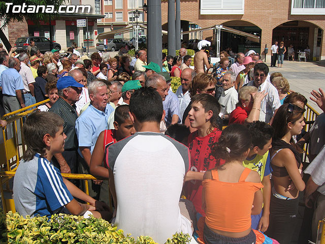 FINALIZAN LAS FIESTAS DEL CENTRO MUNICIPAL DE PERSONAS MAYORES CON LA DEGUSTACIN DE LA PAELLA POPULAR EN LA PLAZA BALSA VIEJA QUE CONGREG A CENTENARES DE SOCIOS Y MAYORES - 37