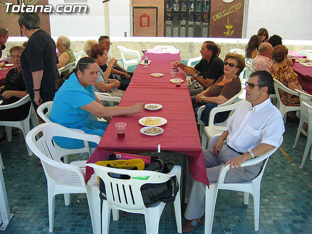 FINALIZAN LAS FIESTAS DEL CENTRO MUNICIPAL DE PERSONAS MAYORES CON LA DEGUSTACIN DE LA PAELLA POPULAR EN LA PLAZA BALSA VIEJA QUE CONGREG A CENTENARES DE SOCIOS Y MAYORES - 41