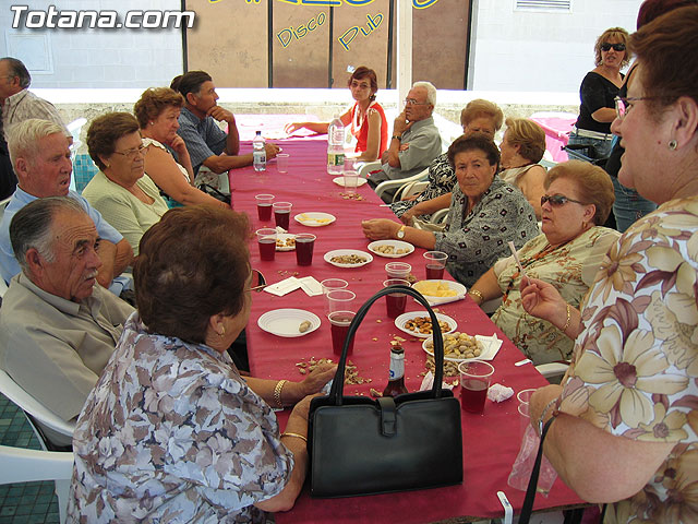 FINALIZAN LAS FIESTAS DEL CENTRO MUNICIPAL DE PERSONAS MAYORES CON LA DEGUSTACIN DE LA PAELLA POPULAR EN LA PLAZA BALSA VIEJA QUE CONGREG A CENTENARES DE SOCIOS Y MAYORES - 44