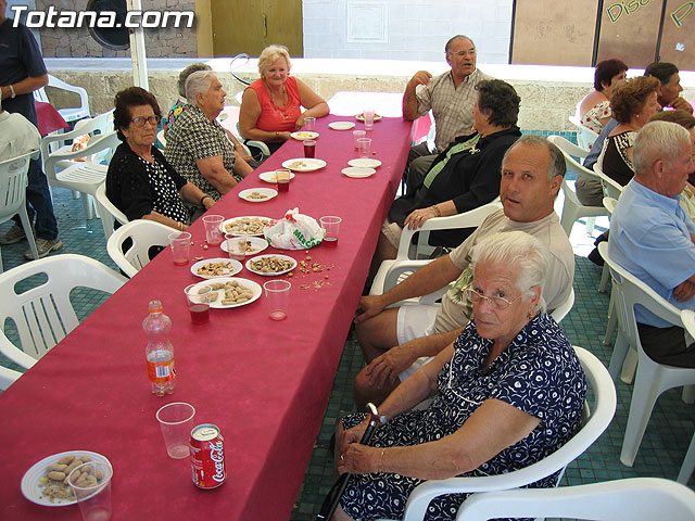 FINALIZAN LAS FIESTAS DEL CENTRO MUNICIPAL DE PERSONAS MAYORES CON LA DEGUSTACIN DE LA PAELLA POPULAR EN LA PLAZA BALSA VIEJA QUE CONGREG A CENTENARES DE SOCIOS Y MAYORES - 45