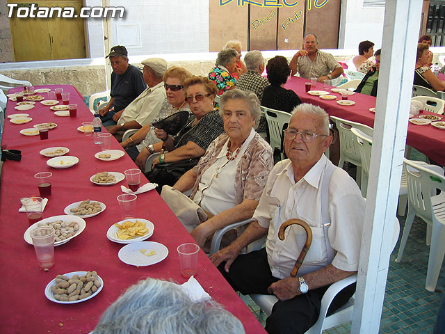 FINALIZAN LAS FIESTAS DEL CENTRO MUNICIPAL DE PERSONAS MAYORES CON LA DEGUSTACIN DE LA PAELLA POPULAR EN LA PLAZA BALSA VIEJA QUE CONGREG A CENTENARES DE SOCIOS Y MAYORES - 46