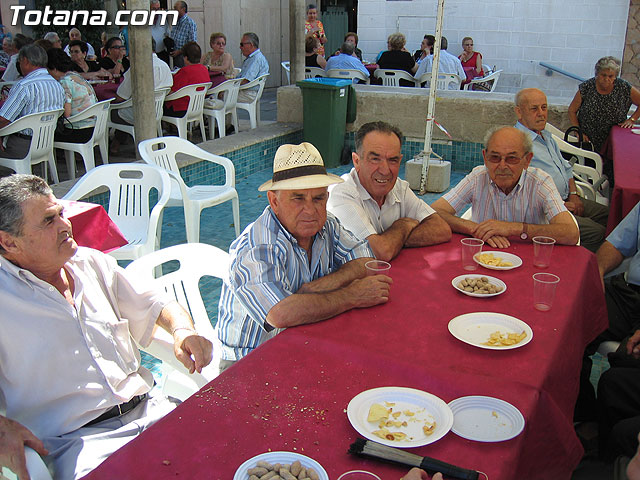 FINALIZAN LAS FIESTAS DEL CENTRO MUNICIPAL DE PERSONAS MAYORES CON LA DEGUSTACIN DE LA PAELLA POPULAR EN LA PLAZA BALSA VIEJA QUE CONGREG A CENTENARES DE SOCIOS Y MAYORES - 49