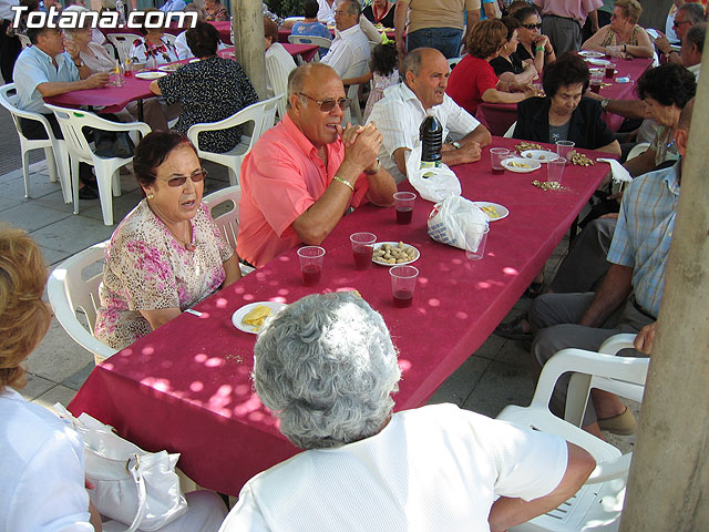 FINALIZAN LAS FIESTAS DEL CENTRO MUNICIPAL DE PERSONAS MAYORES CON LA DEGUSTACIN DE LA PAELLA POPULAR EN LA PLAZA BALSA VIEJA QUE CONGREG A CENTENARES DE SOCIOS Y MAYORES - 51