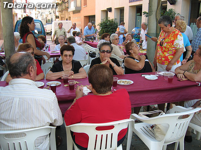 FINALIZAN LAS FIESTAS DEL CENTRO MUNICIPAL DE PERSONAS MAYORES CON LA DEGUSTACIN DE LA PAELLA POPULAR EN LA PLAZA BALSA VIEJA QUE CONGREG A CENTENARES DE SOCIOS Y MAYORES - 53