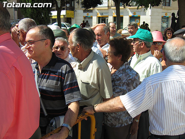 FINALIZAN LAS FIESTAS DEL CENTRO MUNICIPAL DE PERSONAS MAYORES CON LA DEGUSTACIN DE LA PAELLA POPULAR EN LA PLAZA BALSA VIEJA QUE CONGREG A CENTENARES DE SOCIOS Y MAYORES - 62