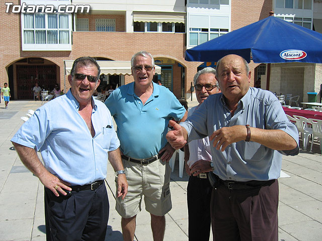 FINALIZAN LAS FIESTAS DEL CENTRO MUNICIPAL DE PERSONAS MAYORES CON LA DEGUSTACIÓN DE LA PAELLA POPULAR EN LA PLAZA BALSA VIEJA QUE CONGREGÓ A CENTENARES DE SOCIOS Y MAYORES - 65