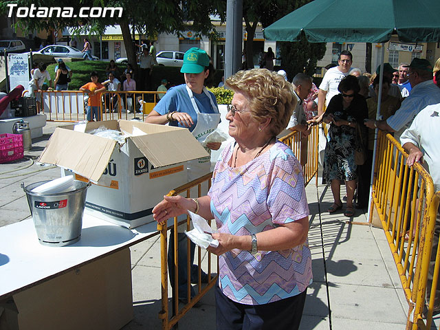 FINALIZAN LAS FIESTAS DEL CENTRO MUNICIPAL DE PERSONAS MAYORES CON LA DEGUSTACIN DE LA PAELLA POPULAR EN LA PLAZA BALSA VIEJA QUE CONGREG A CENTENARES DE SOCIOS Y MAYORES - 67