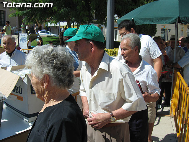 FINALIZAN LAS FIESTAS DEL CENTRO MUNICIPAL DE PERSONAS MAYORES CON LA DEGUSTACIN DE LA PAELLA POPULAR EN LA PLAZA BALSA VIEJA QUE CONGREG A CENTENARES DE SOCIOS Y MAYORES - 69