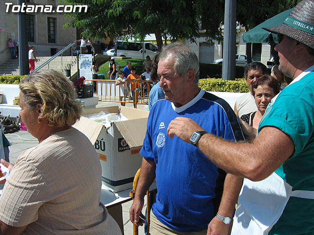 FINALIZAN LAS FIESTAS DEL CENTRO MUNICIPAL DE PERSONAS MAYORES CON LA DEGUSTACIN DE LA PAELLA POPULAR EN LA PLAZA BALSA VIEJA QUE CONGREG A CENTENARES DE SOCIOS Y MAYORES - 73