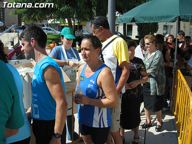 FINALIZAN LAS FIESTAS DEL CENTRO MUNICIPAL DE PERSONAS MAYORES CON LA DEGUSTACIÓN DE LA PAELLA POPULAR EN LA PLAZA BALSA VIEJA QUE CONGREGÓ A CENTENARES DE SOCIOS Y MAYORES - 77