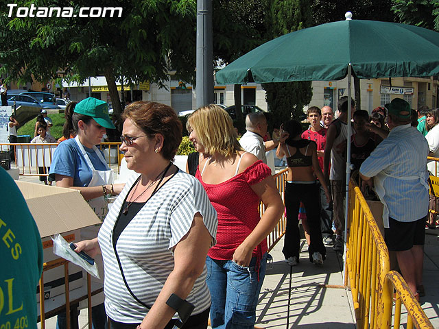 FINALIZAN LAS FIESTAS DEL CENTRO MUNICIPAL DE PERSONAS MAYORES CON LA DEGUSTACIN DE LA PAELLA POPULAR EN LA PLAZA BALSA VIEJA QUE CONGREG A CENTENARES DE SOCIOS Y MAYORES - 79