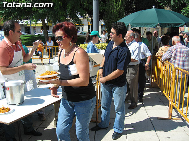 FINALIZAN LAS FIESTAS DEL CENTRO MUNICIPAL DE PERSONAS MAYORES CON LA DEGUSTACIN DE LA PAELLA POPULAR EN LA PLAZA BALSA VIEJA QUE CONGREG A CENTENARES DE SOCIOS Y MAYORES - 82