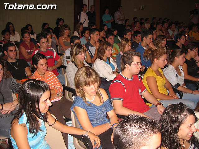 EL DOBLE CAMPEÓN DEL MUNDO DE MARATÓN ABEL ANTÓN DELEITA CON UNA CONFERENCIA A LOS ESTUDIANTES DE TOTANA - 9