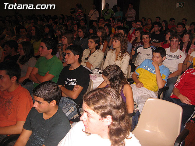 EL DOBLE CAMPEN DEL MUNDO DE MARATN ABEL ANTN DELEITA CON UNA CONFERENCIA A LOS ESTUDIANTES DE TOTANA - 15