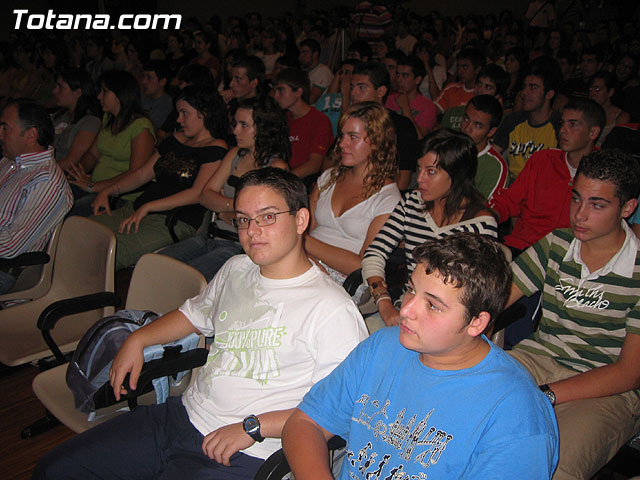 EL DOBLE CAMPEN DEL MUNDO DE MARATN ABEL ANTN DELEITA CON UNA CONFERENCIA A LOS ESTUDIANTES DE TOTANA - 17