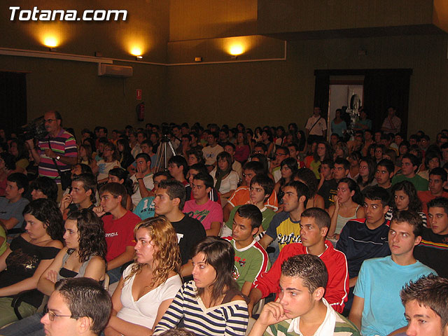 EL DOBLE CAMPEN DEL MUNDO DE MARATN ABEL ANTN DELEITA CON UNA CONFERENCIA A LOS ESTUDIANTES DE TOTANA - 20