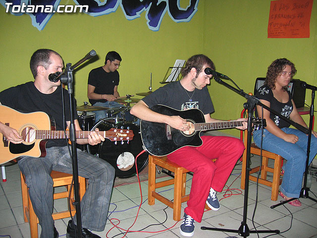 EL GRUPO TOTANERO LA CALLE DEL SILENCIO OFRECI UN CONCIERTO ACSTICO - 13