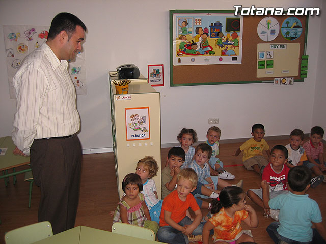 AUTORIDADES LOCALES VISITAN ALGUNOS COLEGIOS DE TOTANA PARA COMPROBAR EL ESTADO DE EJECUCIÓN DE LAS OBRAS Y EL FUNCIONAMIENTO DE LOS NUEVOS SERVICIOS - 12 AUTORIDADES LOCALES VISITAN ALGUNOS COLEGIOS DE TOTANA PARA COMPROBAR EL ESTADO DE EJECUCIÓN DE LAS OBRAS Y EL FUNCIONAMIENTO DE LOS NUEVOS SERVICIOS - 12