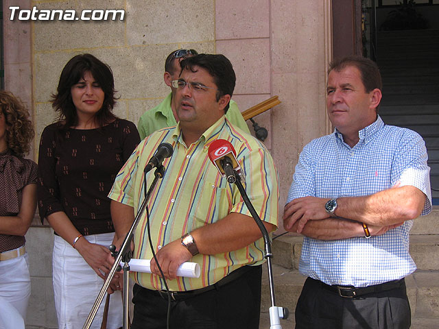 AUTORIDADES LOCALES Y EL SERVICIO MUNICIPAL DE ATENCIÓN A ENFERMOS MENTALES CELEBRAN EL DIA MUNDIAL DE ESTA PATOLOGÍA - 4