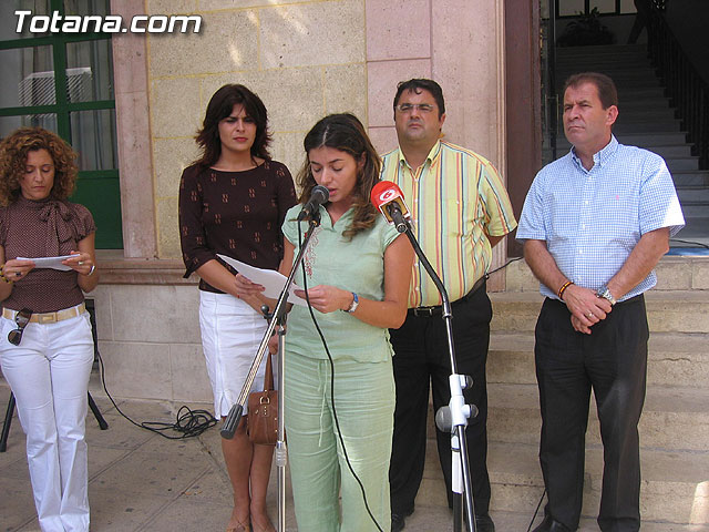 AUTORIDADES LOCALES Y EL SERVICIO MUNICIPAL DE ATENCIÓN A ENFERMOS MENTALES CELEBRAN EL DIA MUNDIAL DE ESTA PATOLOGÍA - 14